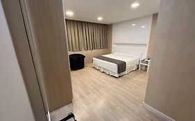 Holiday&Business Hotel - Em frente ao Centro de Eventos e Arena Conda